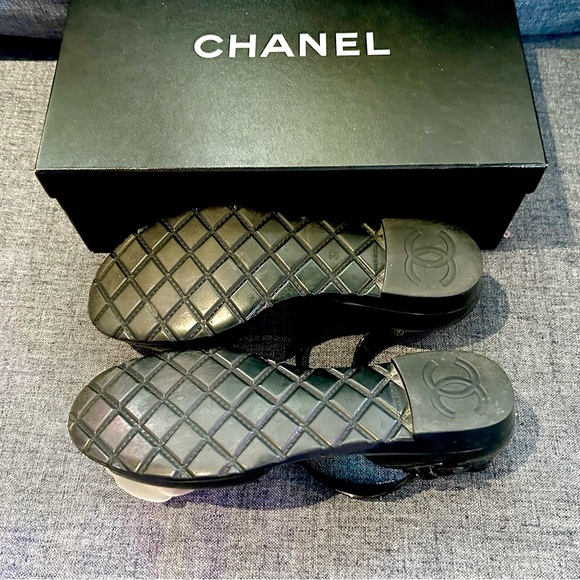 CHANEL Black, White Flower Open-Toe Jellies, S37, With Original Box & Booklet - Picture 10 of 10